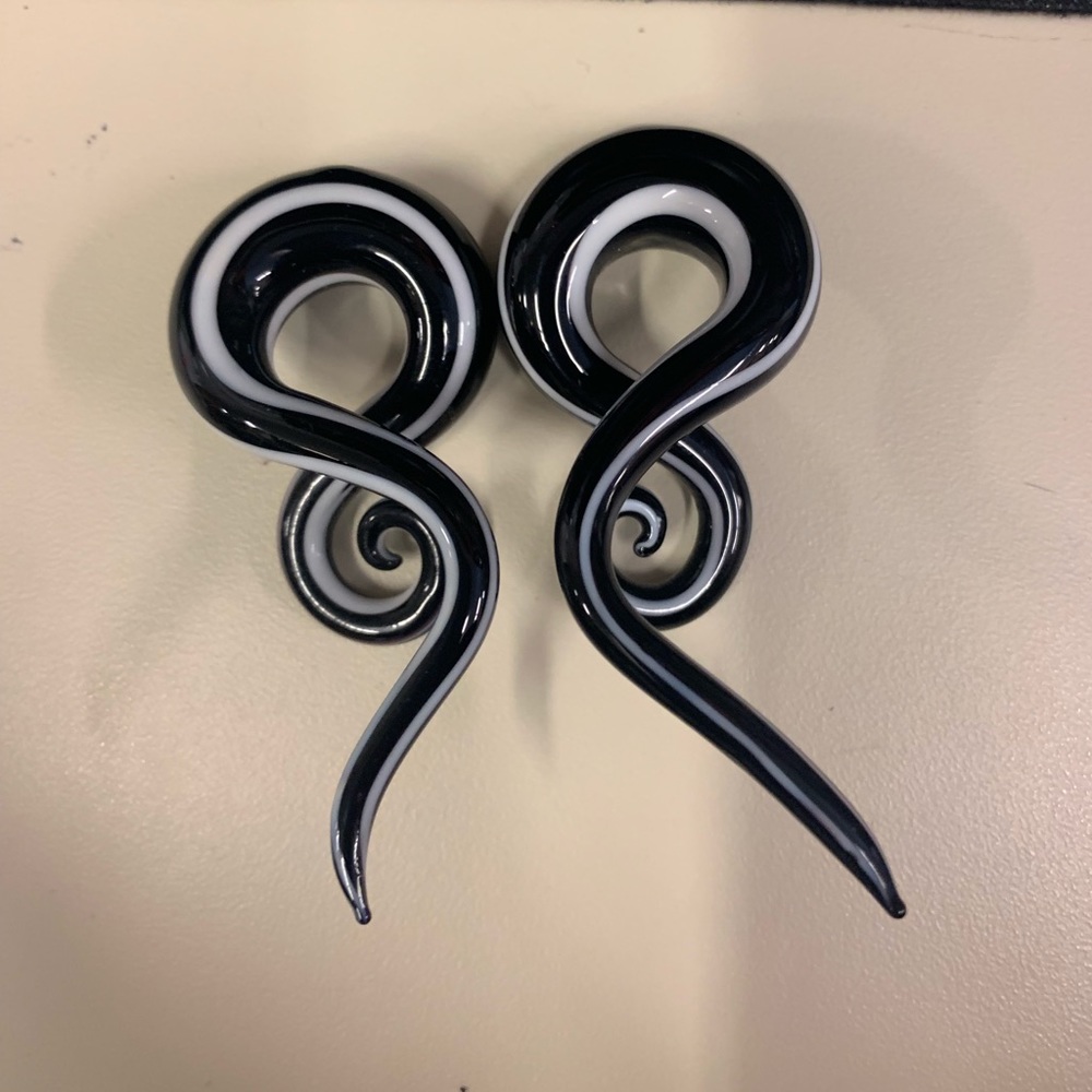 🌵Women or men’s gauges/plug